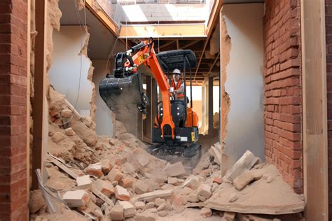 How to Operate Mini Excavators in Tight Spaces – AHM